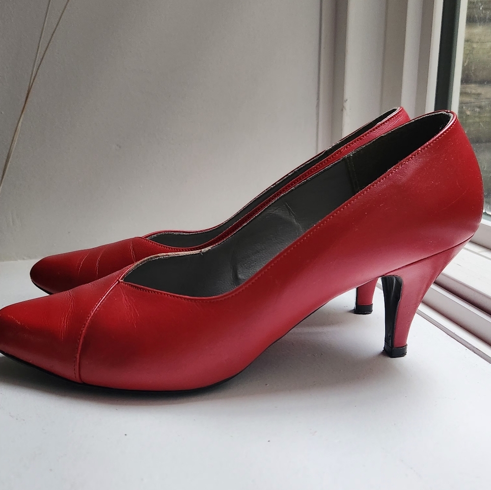 VINTAGE Red Pump Heels